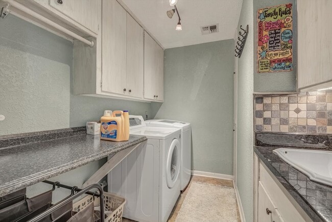 Building Photo - 22 Winged Foot Dr