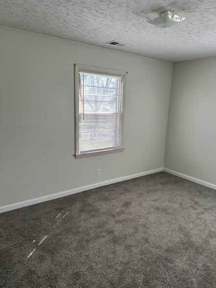 Building Photo - 1120 Bomar Ln