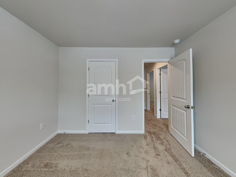 Building Photo - 3264 Emberly Dr