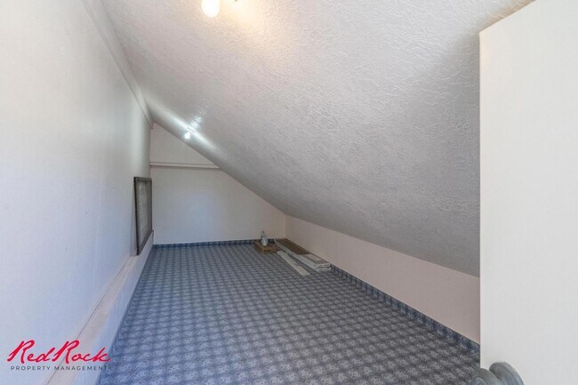 Building Photo - Spacious 6 Bedroom Home with a Balcony!