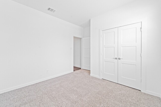 Building Photo - 1689 Daylight Lk Dr