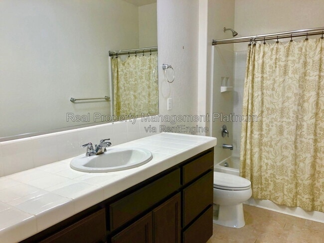 Building Photo - 3031 N Schneider Ave