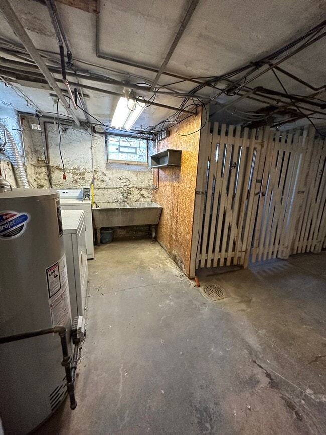 Building Photo - NORWOOD - Immaculate 1 bed efficiency unit on top floor of 4 family