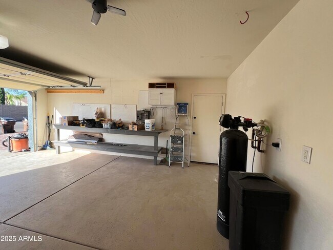 Building Photo - 35282 N Shorthorn Trail