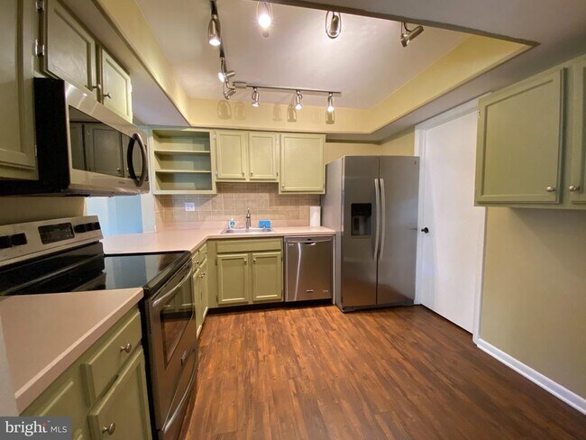 Building Photo - 502 Portsmouth Ct
