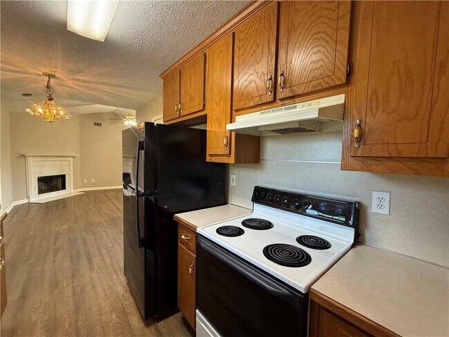 Building Photo - 6079 Daffodil Dr