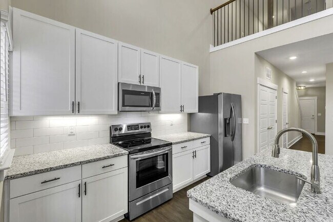 Building Photo - Modern 2-Bed, 2.5-Bath Townhouse Gem with ...