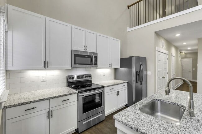 Building Photo - Modern 2-Bed, 2.5-Bath Townhouse Gem with Small Loft in Travelers Rest