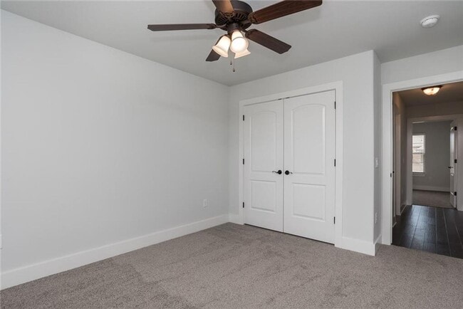 Building Photo - 4 Bed with LOFT!