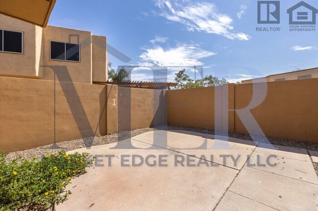 Building Photo - 3Bed/1Bath Home at 48th St/Broadway! $399 ...