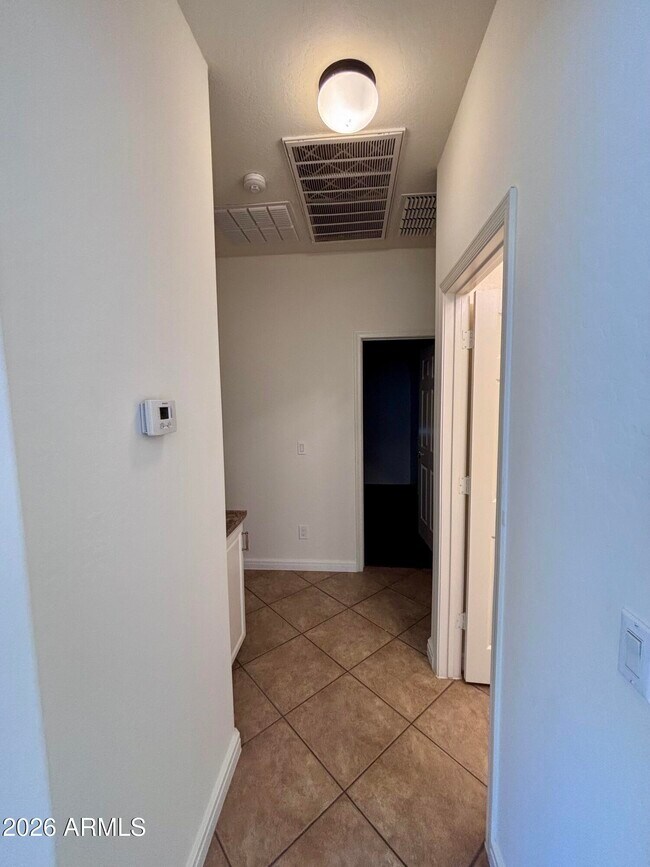 Building Photo - 5606 W St Anne Ave