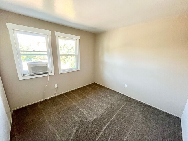 Building Photo - Updated 4B 2BA Home in Paradise Hills w/ S...