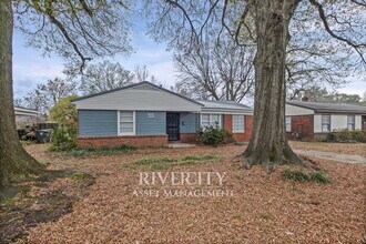 Building Photo - DON'T MISS OUT ON THIS BERCLAIR BEAUTY!!!!!!! Section 8 Welcomed !!!!