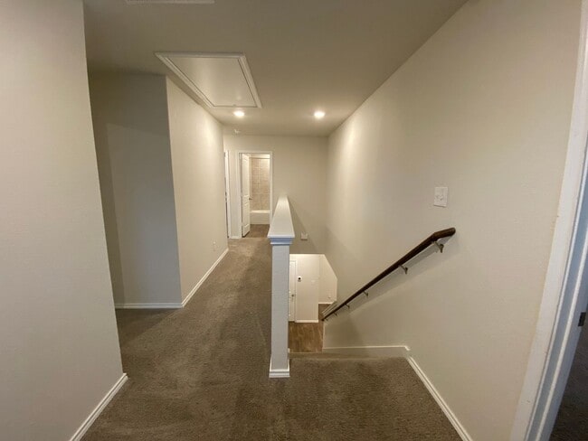 Building Photo - Beautiful 3 bed, 2.5 bath home!