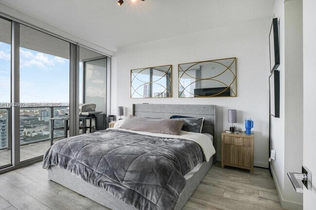 Building Photo - 488 NE 18th St