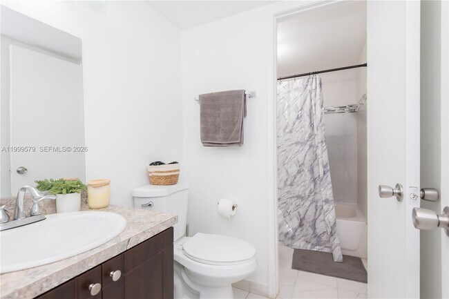 Building Photo - 8885 Fontainebleau Blvd