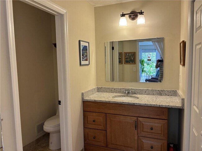 Building Photo - 3105 Colonial Way