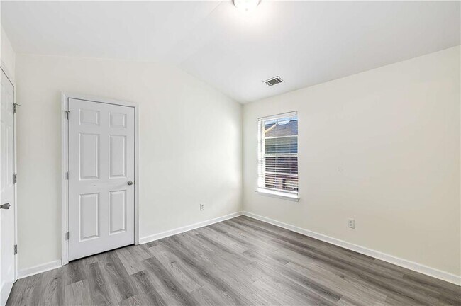 Building Photo - 4003 Labrador Way