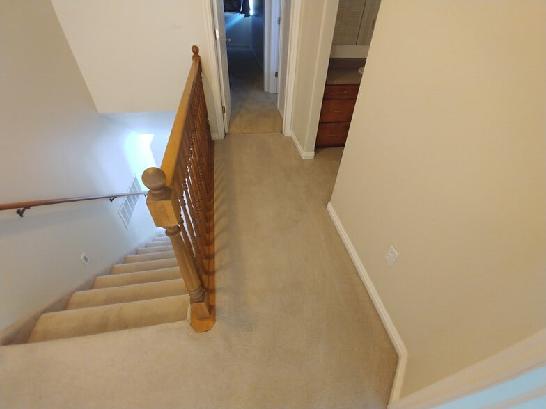 Building Photo - 936 Meadowbrook Dr