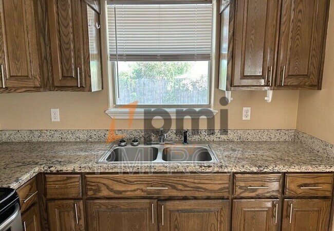 Building Photo - 2708 W Primrose Ave