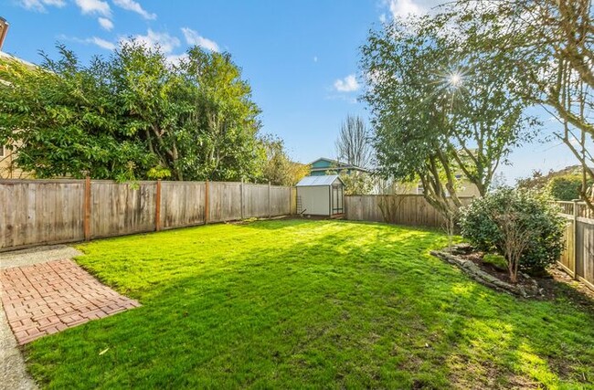 Building Photo - One-of-a-Kind AIR CONDITIONED Gatewood Cha...