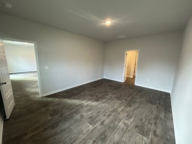 Building Photo - Field View 4BD/ 2BA