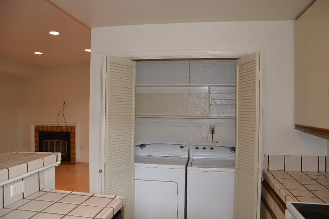 Building Photo - 1420 Foothill Meadows Ct