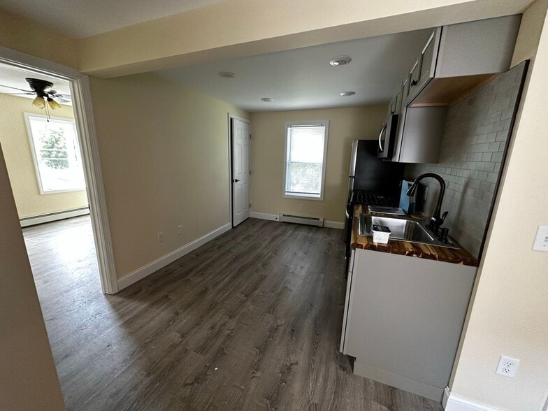 Building Photo - 10 Rose St