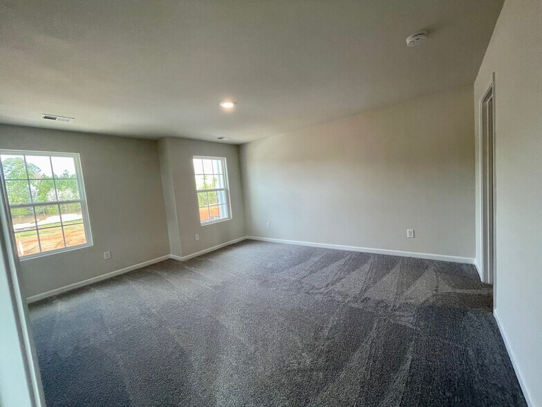 Building Photo - 15623 Country House St