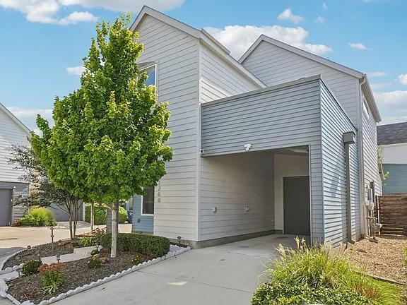 Building Photo - MOVE IN READY