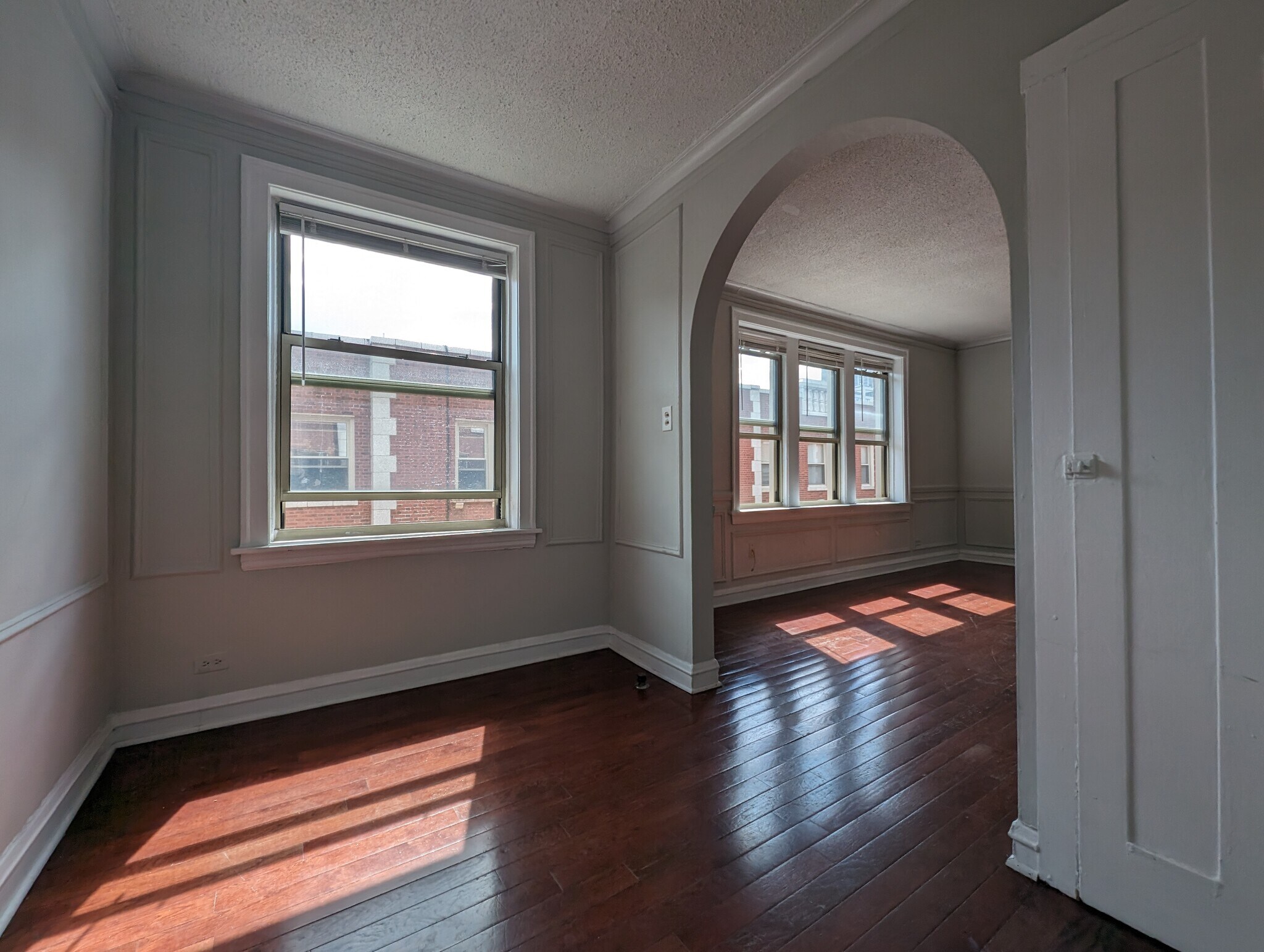 Building Photo - 546 W Surf St