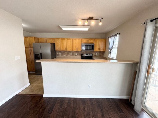 Building Photo - Rarely available 3/2.5 townhome in Kapolei!