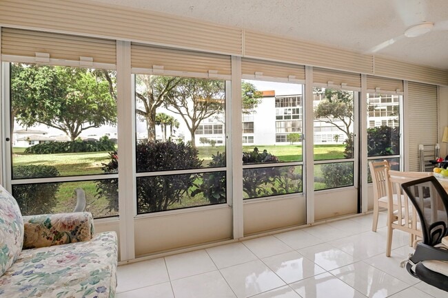 Building Photo - 6650 S Oriole Blvd