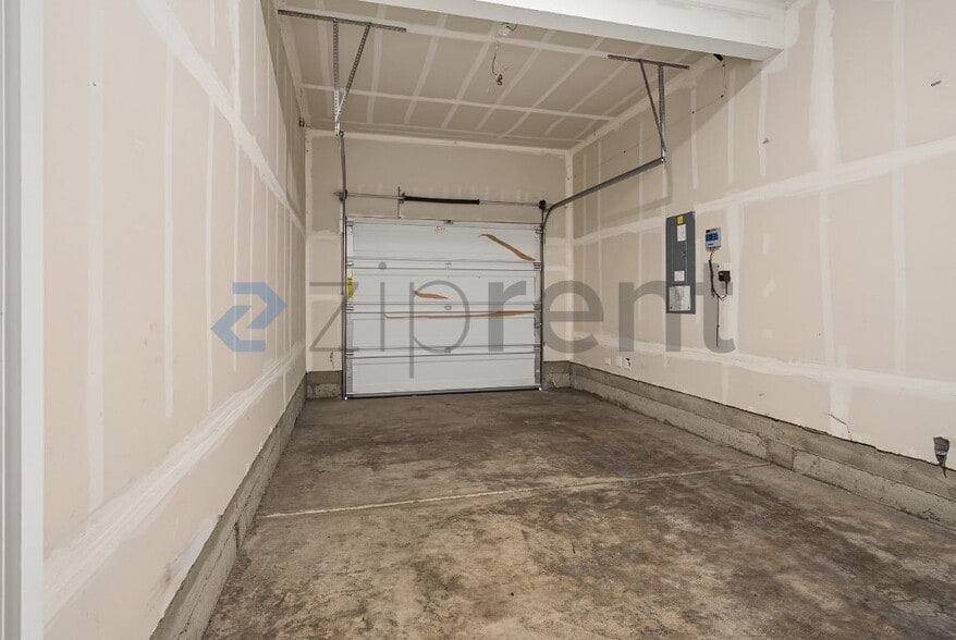 Building Photo - Unit