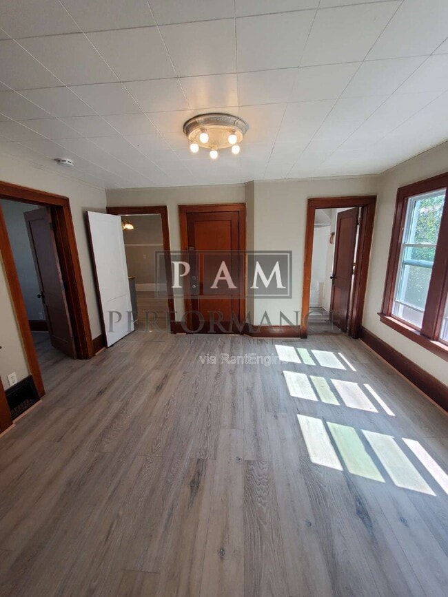 Building Photo - 1120 S 56th St