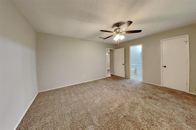 Building Photo - 11914 Osage Park Dr