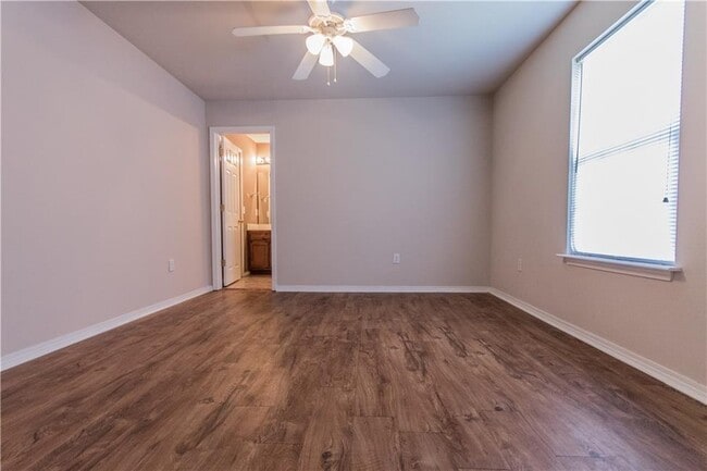 Building Photo - 3206 SW Deerfield Blvd