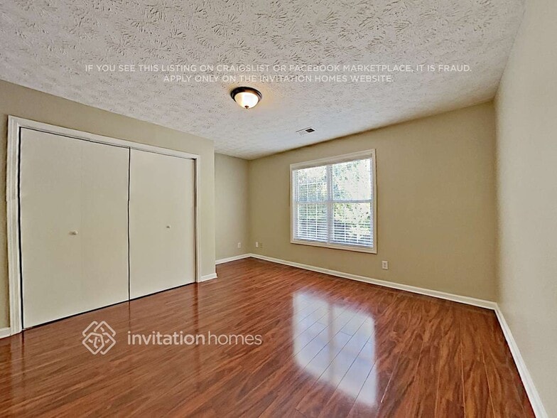 Building Photo - 207 Weatherstone Crossing