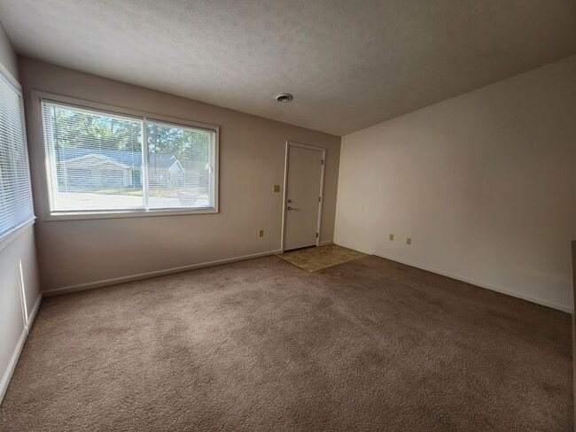 Building Photo - Scary Good Deal