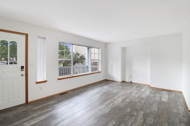 Building Photo - 2 Bed 1 Bath - Single Story - Pet Friendy - Large Backyard