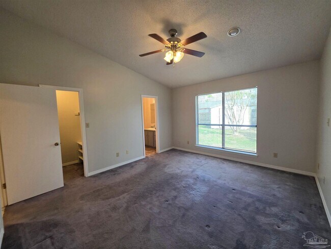 Building Photo - 824 Lavon Dr