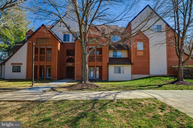 Building Photo - 4906 Columbia Rd