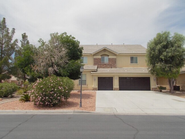 Primary Photo - Beautiful 4BR Home with Pool, Loft, and 3-...