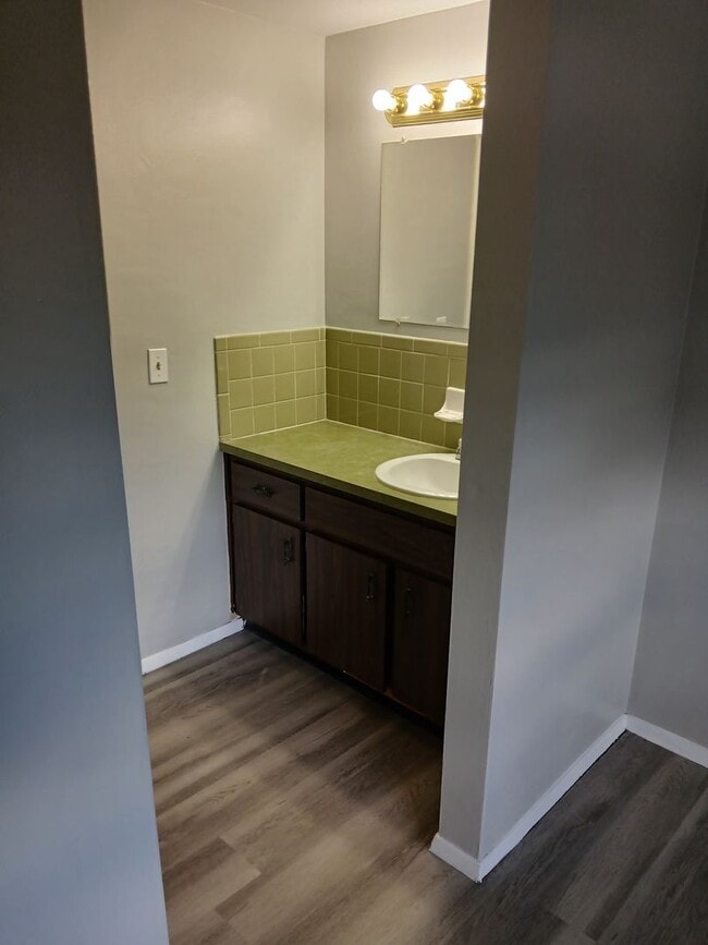 Building Photo - Updated 2 Bed / 2 Bath Home for Rent – Near Downtown New Port Richey