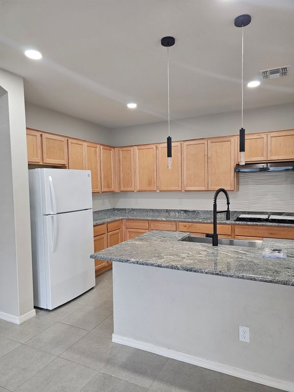 Building Photo - 15092 W Portland St