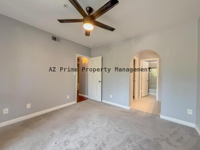 Building Photo - 750 E Northern Ave