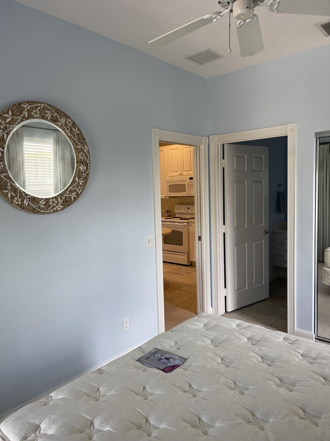 Building Photo - 1833 Dakota Dr