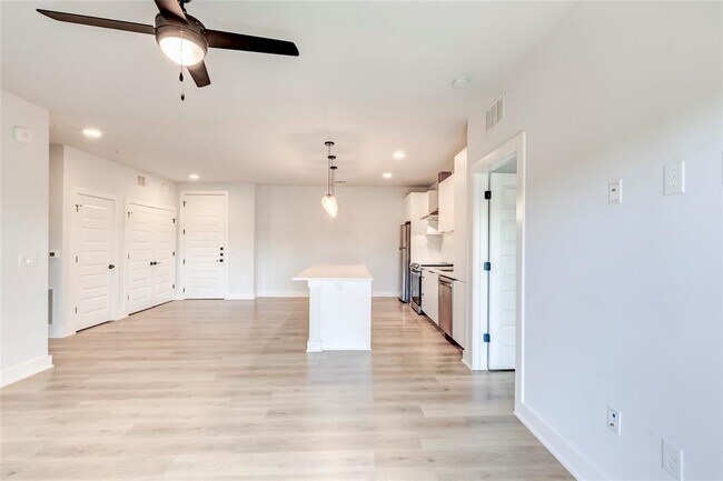 Building Photo - 2500 Longview St
