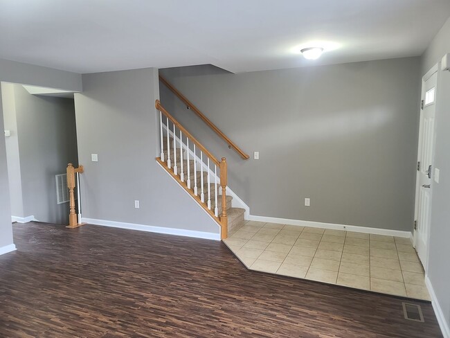 Building Photo - 3 Bedroom Townhome for Rent in Waynesboro!