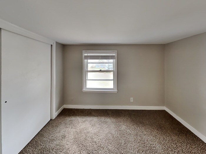 Building Photo - 2090 Hillview Rd
